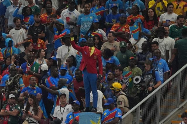 Lelaki-Patung-DR-Congo-Curi-Perhatian-Piala-Dunia-Tanpa-Bergerak.jpg