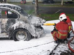 Volkswagen Beetle dipercayai musnah dalam kebakaran di bawah jejantas Satok