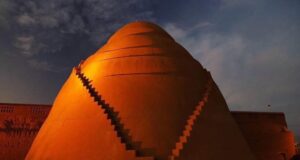 Kejayaan Teknologi Purba: Yakhchāl, Penyimpan Ais Pertama di Iran