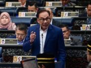 Malaysia Sebagai Negara Pemberi Hutang: Memahami Konsep Negara Pemberi Hutang Bersih
Menurut Perdana Menteri, Malaysia dianggap sebagai “net creditor nation” atau negara pemberi hutang bersih. Ini bermaksud Malaysia mempunyai lebih banyak aset luar negara berbanding liabiliti atau hutang kepada negara lain. Dalam erti kata lain, negara ini mempunyai kapasiti kewangan yang kuat untuk memberi pinjaman kepada entiti lain dan tidak terdesak dalam memenuhi tanggungjawab hutangnya. Konsep ini mencerminkan kestabilan ekonomi dan keupayaan Malaysia untuk menyimpan kekayaan serta melabur di luar negara.