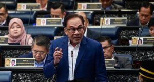 Malaysia Sebagai Negara Pemberi Hutang: Memahami Konsep Negara Pemberi Hutang Bersih
Menurut Perdana Menteri, Malaysia dianggap sebagai “net creditor nation” atau negara pemberi hutang bersih. Ini bermaksud Malaysia mempunyai lebih banyak aset luar negara berbanding liabiliti atau hutang kepada negara lain. Dalam erti kata lain, negara ini mempunyai kapasiti kewangan yang kuat untuk memberi pinjaman kepada entiti lain dan tidak terdesak dalam memenuhi tanggungjawab hutangnya. Konsep ini mencerminkan kestabilan ekonomi dan keupayaan Malaysia untuk menyimpan kekayaan serta melabur di luar negara.