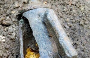 Penemuan Unik: Bekas Gangsa dengan 300 R di Como, Itali Utara