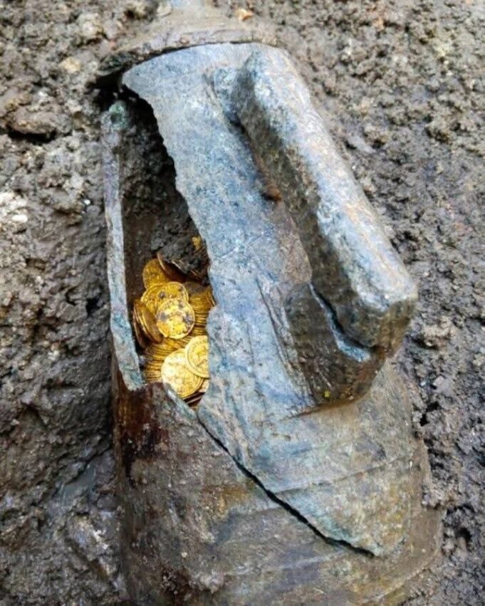 Penemuan Unik: Bekas Gangsa dengan 300 R di Como, Itali Utara