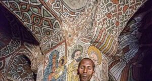Warisan Spiritual: Pastor dan Alkitab Berusia 800 Tahun di Biara Debre Maryam, Danau Tana, Ethiopia