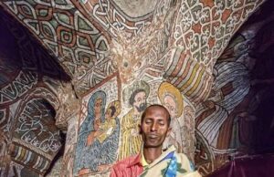 Warisan Spiritual: Pastor dan Alkitab Berusia 800 Tahun di Biara Debre Maryam, Danau Tana, Ethiopia