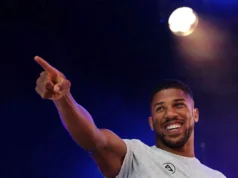Anthony Joshua akan bertarung dengan Jake Paul dalam pertarungan tinju di Miami.