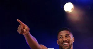 Anthony Joshua akan bertarung dengan Jake Paul dalam pertarungan tinju di Miami.