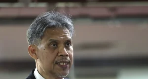 Kerajaan diseru untuk menaikkan gaji penterjemah mahkamah bagi mengatasi kekurangan mereka.