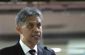 Kerajaan diseru untuk menaikkan gaji penterjemah mahkamah bagi mengatasi kekurangan mereka.