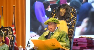 Sultan Selangor menekankan pentingnya nilai keinsanan dan peribadi mulia kepada graduan UPM.