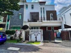 Tular baru-baru ini mengenai dakwaan bahawa rumah milik Rebecca Nur Al Islam di Ampang dilaporkan akan dilelong dengan harga hampir RM2.9 juta. Berita ini menarik perhatian ramai dan mencetuskan pelbagai reaksi di kalangan peminat dan netizen. Ada yang memberikan pendapat mengenai keadaan tersebut serta kemungkinan punca kenapa rumah tersebut sampai ke tahap dilelong. Sementara itu, Rebecca masih belum mengeluarkan sebarang kenyataan rasmi mengenai isu ini.