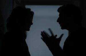 Pemain import Liga Super didakwa terlibat dalam skandal curang dengan isteri orang, selepas beberapa kali ‘check in’ yang mencurigakan. Tindakan ini mencetuskan kontroversi, mengundang pelbagai reaksi daripada peminat dan masyarakat. Hal ini bukan sahaja mencemarkan imej pemain tetapi juga mempengaruhi hubungan yang sedia ada. Banyak pihak berharap isu ini akan diselesaikan dengan baik tanpa membawa kepada implikasi yang lebih besar.