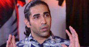 Wartawan terkemuka membongkar skandal melibatkan pemain warisan yang cedera setelah diserang oleh dua individu tidak dikenali. Insiden ini mencetuskan rasa keterkejut dalam kalangan peminat dan pihak pengurusan. Beberapa sumber mengesahkan bahawa kejadian tersebut berlaku di kawasan awam, dan pemain berkenaan mengalami trauma yang serius. Pihak berkuasa sedang menyiasat kes ini dengan teliti, mencari bukti dan saksi untuk menentukan latar belakang serangan tersebut. Kejadian ini menimbulkan persoalan mengenai keselamatan atlet dan perlunya langkah-langkah pencegahan yang lebih ketat untuk melindungi mereka.