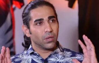 Wartawan terkemuka membongkar skandal melibatkan pemain warisan yang cedera setelah diserang oleh dua individu tidak dikenali. Insiden ini mencetuskan rasa keterkejut dalam kalangan peminat dan pihak pengurusan. Beberapa sumber mengesahkan bahawa kejadian tersebut berlaku di kawasan awam, dan pemain berkenaan mengalami trauma yang serius. Pihak berkuasa sedang menyiasat kes ini dengan teliti, mencari bukti dan saksi untuk menentukan latar belakang serangan tersebut. Kejadian ini menimbulkan persoalan mengenai keselamatan atlet dan perlunya langkah-langkah pencegahan yang lebih ketat untuk melindungi mereka.