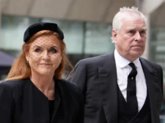 Sarah Ferguson menghadapi kesan akibat krisis perlucutan gelaran Prince Andrew.