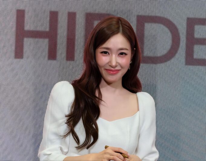 Bongkar Rahsia Kulit Berseri Tiffany SNSD! Ternyata, dia menggunakan Serum dan Losen Badan Eucerin untuk mengekalkan kelembapan dan cahaya semula jadi kulitnya. Produk ini terkenal dengan formula yang ringan dan berkesan, memberikan hidrasi yang mendalam. Dengan rutin kecantikan yang konsisten, kulit Tiffany sentiasa nampak berseri dan sihat! Kunci kepada kulit yang anggun adalah pemilihan produk yang tepat dan penjagaan yang teliti.