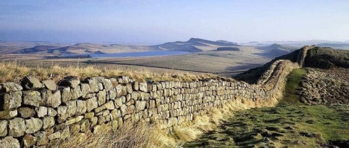 Hadrian’s Wall: Perisai Kekuasaan Rom di Britain