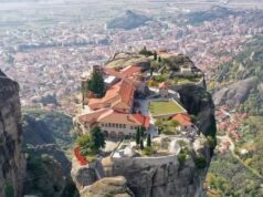 Meteora: Keajaiban Alam dan Sejarah di Puncak Gunung