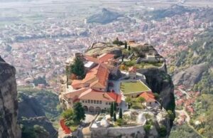 Meteora: Keajaiban Alam dan Sejarah di Puncak Gunung