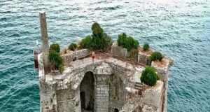 Kecantikan Terpendam: Kubu Laut Terabai di Pantai Tyrrhenian, Gaeta