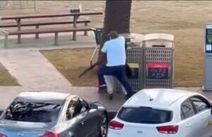 Ahmed Al-Ahmed adalah individu yang dikenali kerana bertindak berani merampas senapang daripada penembak semasa tragedi yang menakutkan. Tindakannya mungkin menyelamatkan nyawa dan menunjukkan keberanian dalam menghadapi situasi berbahaya.
Tajuk yang sesuai: “Keberanian Ahmed Al-Ahmed: Wira yang Merampas Senapang dalam Tragedi Berbahaya”