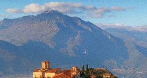 Keagungan dan Warisan: Monumen Keagamaan Kuil Greek Orthodox Holy Trinity