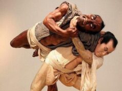 Keagungan Seni Kayu: Patung Hidup Sumo oleh Yasumuto Kamehachi (1890)