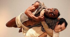 Keagungan Seni Kayu: Patung Hidup Sumo oleh Yasumuto Kamehachi (1890)