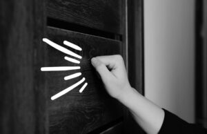 Ketuk Pintu Tanpa Sedar: Kebiasaan yang Perlu Kita Elakkan