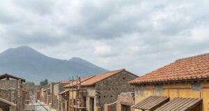 Tanda Tanda Jalan: Mengapa Potholes Muncul Setelah Hujan?