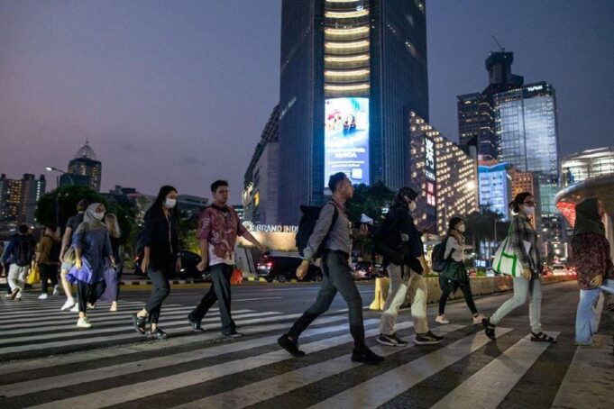 Cabaran Besar dalam Kenaikan Gaji Minimum Indonesia: Menyokong Hasrat Ekonomi yang Berkelanjutan