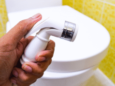 Tahun ini, upgrade toilet anda dengan pilihan yang paling berbaloi! Semua rumah pasti memerlukan alat dan kemudahan yang meningkatkan keselesaan. Berikut adalah beberapa idea untuk menjadikan pengalaman tandas anda lebih baik:
Toilet Pintar – Toilet yang dilengkapi dengan ciri canggih seperti pemanas dudukan, pemercik air automatik, dan pengering udara. Memudahkan kebersihan dan keselesaan.
Sistem Pembuangan Efisien – Pilih toilet dengan sistem pembuangan yang lebih efisien, mengurangkan penggunaan air tanpa mengorbankan prestasi.
Alat Pembersih Ultrasonik – Memasang alat ini dapat membantu menjaga kebersihan tandas tanpa perlu menggunakan bahan kimia yang keras.
Cermin Anti-Kabut – Cermin yang sentiasa jelas membuatkan bilik mandi kelihatan lebih menarik dan menjimatkan masa.
Pencahayaan LED – Pilih lampu LED yang boleh diselaraskan kecerahannya untuk pengalaman tandas yang lebih selesa.
Rak Penyimpanan Terintegrasi – Memanfaatkan ruang dengan rak yang tersimpan di belakang pintu tandas membantu menjadikan ruang lebih teratur.
Alat Kawalan Bau Automatik – Sistem pengurusan bau yang berfungsi secara automatik dengan sensor, memastikan udara tetap segar.
Dinding dan Lantai Mudah Bersih – Gunakan bahan dinding dan lantai yang mudah dibersihkan serta tahan lama, menjadikan penyelenggaraan lebih mudah.
Aksesori Kaligrafi Luar Biasa – Menyemarakkan suasana dengan aksesori estetik yang memberikan karakter unik kepada tandas.
Buih Pembersih Tandas – Memasang dispenser buih pembersih automatik yang membantu menjaga kebersihan dengan mudah.
Dengan pilihan yang pelbagai ini, jangan tunggu lagi! Transformasikan tandas anda menjadi ruang yang berfungsi dan menyenangkan.