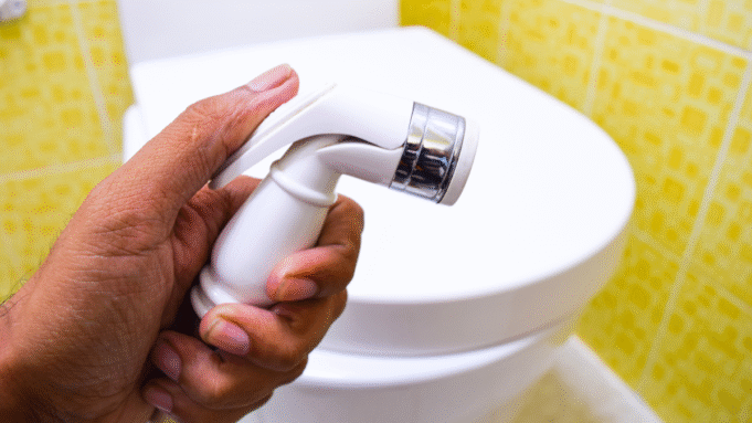 Tahun ini, upgrade toilet anda dengan pilihan yang paling berbaloi! Semua rumah pasti memerlukan alat dan kemudahan yang meningkatkan keselesaan. Berikut adalah beberapa idea untuk menjadikan pengalaman tandas anda lebih baik:
Toilet Pintar – Toilet yang dilengkapi dengan ciri canggih seperti pemanas dudukan, pemercik air automatik, dan pengering udara. Memudahkan kebersihan dan keselesaan.
Sistem Pembuangan Efisien – Pilih toilet dengan sistem pembuangan yang lebih efisien, mengurangkan penggunaan air tanpa mengorbankan prestasi.
Alat Pembersih Ultrasonik – Memasang alat ini dapat membantu menjaga kebersihan tandas tanpa perlu menggunakan bahan kimia yang keras.
Cermin Anti-Kabut – Cermin yang sentiasa jelas membuatkan bilik mandi kelihatan lebih menarik dan menjimatkan masa.
Pencahayaan LED – Pilih lampu LED yang boleh diselaraskan kecerahannya untuk pengalaman tandas yang lebih selesa.
Rak Penyimpanan Terintegrasi – Memanfaatkan ruang dengan rak yang tersimpan di belakang pintu tandas membantu menjadikan ruang lebih teratur.
Alat Kawalan Bau Automatik – Sistem pengurusan bau yang berfungsi secara automatik dengan sensor, memastikan udara tetap segar.
Dinding dan Lantai Mudah Bersih – Gunakan bahan dinding dan lantai yang mudah dibersihkan serta tahan lama, menjadikan penyelenggaraan lebih mudah.
Aksesori Kaligrafi Luar Biasa – Menyemarakkan suasana dengan aksesori estetik yang memberikan karakter unik kepada tandas.
Buih Pembersih Tandas – Memasang dispenser buih pembersih automatik yang membantu menjaga kebersihan dengan mudah.
Dengan pilihan yang pelbagai ini, jangan tunggu lagi! Transformasikan tandas anda menjadi ruang yang berfungsi dan menyenangkan.