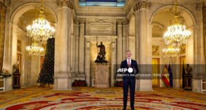 Felipe VI mendesak Sepanyol untuk merapatkan jurang politik dalam mesej Krismas.