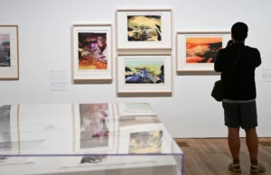 Pameran percetakan Asia pertama Zao Wou-Ki dibuka di M+ Hong Kong.