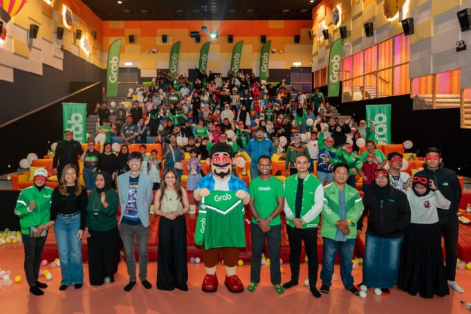 Grab telah menganjurkan acara istimewa untuk mengucapkan terima kasih kepada rakan-pemandu dan rakan-penghantar mereka. Bersama keluarga, mereka dapat menikmati tayangan “Papa Zola The Movie”. Inisiatif ini bukan sahaja merapatkan hubungan, tetapi juga memberi peluang kepada semua untuk bersantai dan merayakan sokongan yang diterima dari satu sama lain. Acara ini mencerminkan penghargaan Grab terhadap peranan penting yang dimainkan oleh rakan-rakan dalam komuniti mereka.