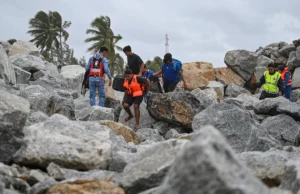 Tiga warganegara Indonesia diselamatkan daripada bot tunda yang terapung di luar pantai Terengganu.