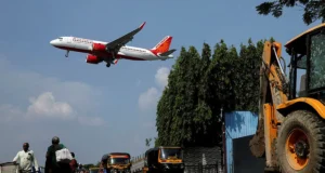 Pesawat Air India 777 berpatah balik selepas tekanan minyak enjin menurun, kata pengawal selia.