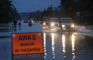Banjir Johor kembali dengan enam pusat pemindahan dibuka di Segamat.