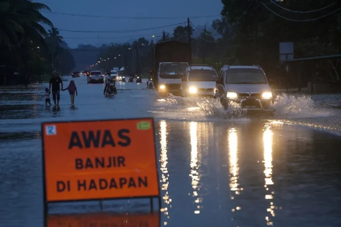 Banjir Johor kembali dengan enam pusat pemindahan dibuka di Segamat.