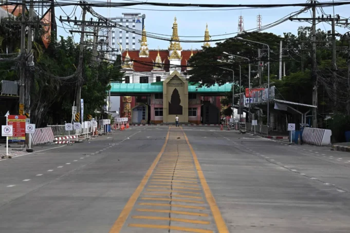 Thailand mengenakan perintah berkurung di provinsi kedua selepas pertikaian sempadan.