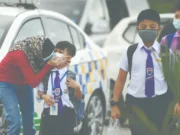 Tali leher sekolah adalah pilihan untuk pelajar pada tahun depan.