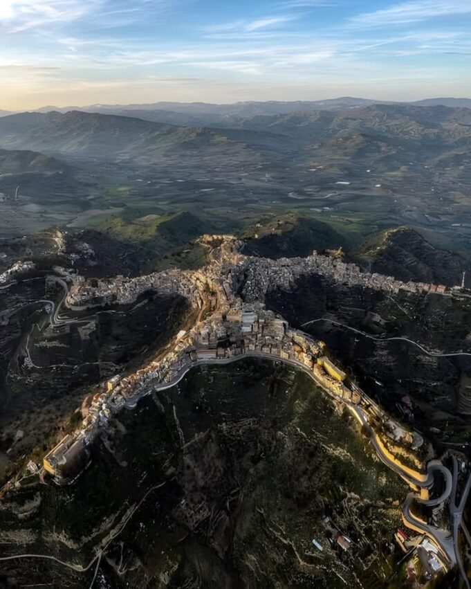 Centuripe: Sejarah dan Keunikan Sebuah Bandar Bukit di Sicily