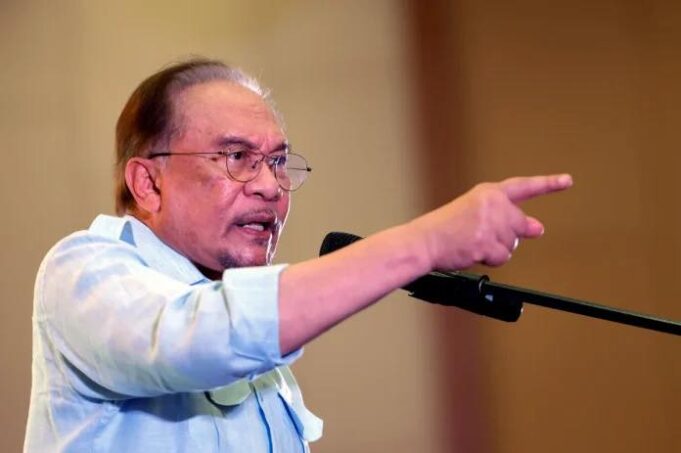 Amaran Tegas Anwar Ibrahim kepada Pegawai Perkhidmatan Awam