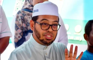 Kerajaan bekerjasama untuk memantau penularan ajaran sesat dengan tujuan memastikan keselamatan dan kesejahteraan masyarakat. Pelbagai usaha dilakukan, termasuk penyebaran maklumat, penganjuran program kesedaran, dan penguatkuasaan undang-undang bagi mengawal pengaruh ajaran yang tidak diiktiraf. Kerjasama antara agensi kerajaan, badan bukan kerajaan, serta masyarakat adalah penting dalam menangani isu ini secara holistik.