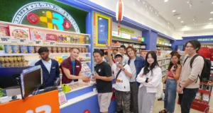 Farmasi R melancarkan kempen CNY dengan video muzik selebriti.