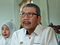 DG Perkhidmatan Awam melawat pesara, menyerahkan bantuan di Kota Kinabalu.