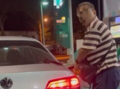 KPDN Johor telah diminta untuk menyiasat dakwaan mengenai tindakan ‘curi’ RON95, di mana kenderaan dengan nombor plat Singapura menggunakan selotape untuk menutup nombor plat mereka. Isu ini menimbulkan kebimbangan tentang penyalahgunaan minyak yang disubsidi dan kegiatan penyeludupan. Langkah siasatan perlu diambil untuk memastikan tindakan tegas terhadap mereka yang terlibat serta untuk melindungi kepentingan pengguna tempatan.