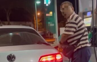 KPDN Johor telah diminta untuk menyiasat dakwaan mengenai tindakan ‘curi’ RON95, di mana kenderaan dengan nombor plat Singapura menggunakan selotape untuk menutup nombor plat mereka. Isu ini menimbulkan kebimbangan tentang penyalahgunaan minyak yang disubsidi dan kegiatan penyeludupan. Langkah siasatan perlu diambil untuk memastikan tindakan tegas terhadap mereka yang terlibat serta untuk melindungi kepentingan pengguna tempatan.