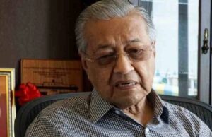Tun Dr. Mahathir mengalami kecederaan pada pinggul kanannya setelah terjatuh di kediamannya.